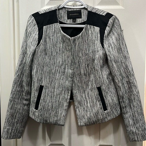 Banana Republic Jackets & Blazers - Banana republic Tweed Blazer size 6